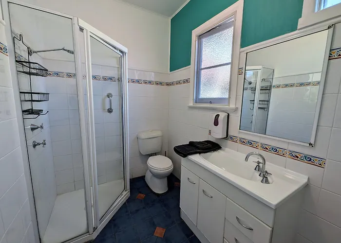 Ozzie Pozzie Backpackers